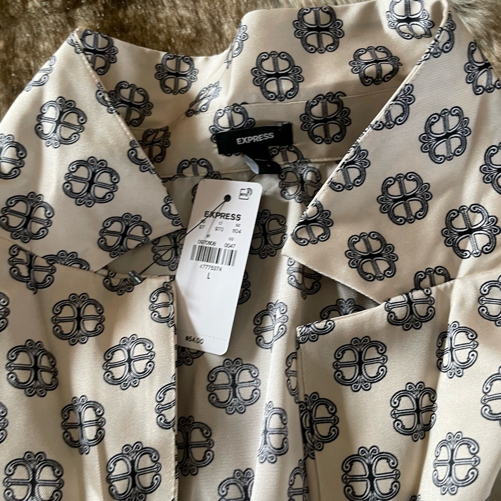 Express Geometric Cream Blouse - Picture 2 of 2